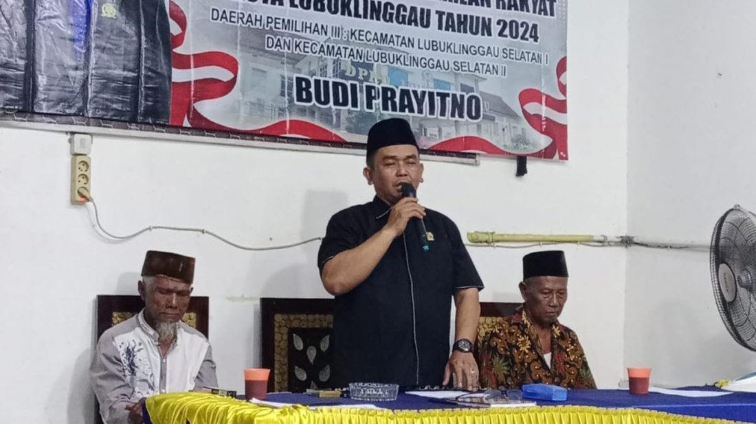 Anggota DPRD Kota Lubuklinggau Dapil III Kecamatan Lubuklinggau Selatan I dan II, Budi Prayitno saat menyampaikan sambutannya dalam Reses I Perorangan tahun 2023, Minggu 31 Maret 2024.