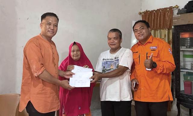 SIT Mutiara Cendekia Kunjungi dan Bantu Bapak Mulyadi