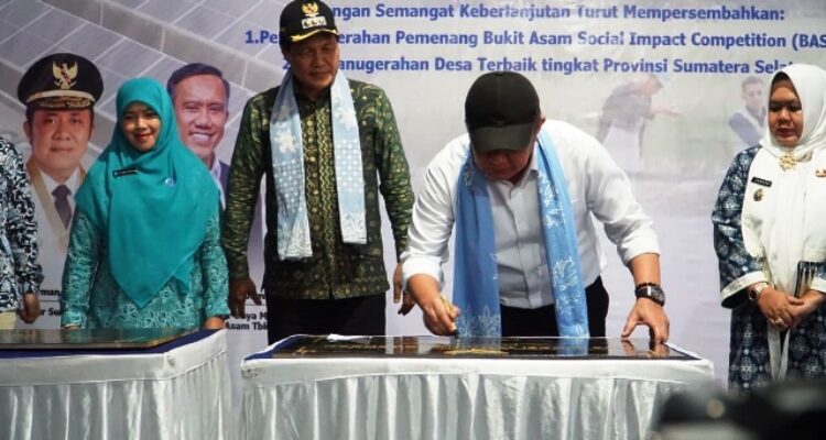 Gubernur Herman Deru Resmikan PLTS Irigasi di Muara Enim